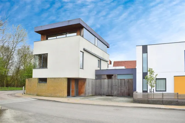 House Under Offer with 4 bedrooms in Newhall, Harlow, CM17, photo 1
