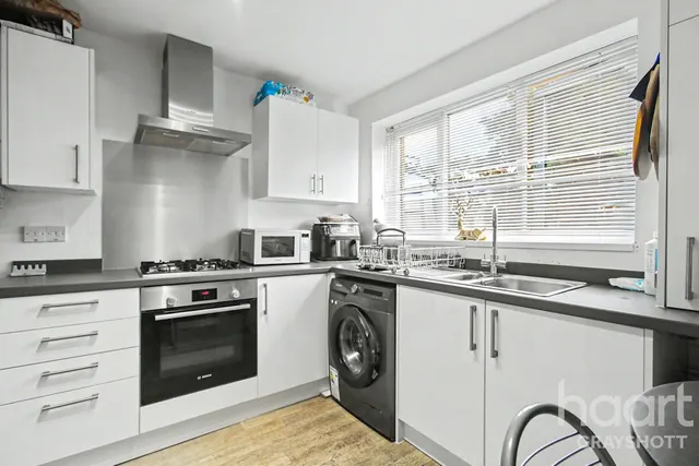 Lamerton Close, Bordon, GU35, photo 3