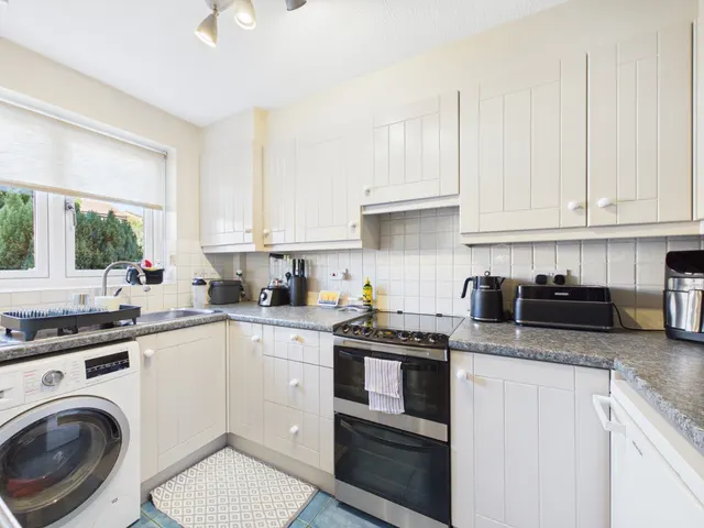 Lowestoft Drive, Cippenham, SL1, photo 3