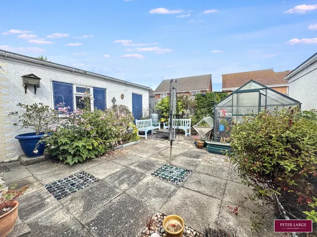 Photo 3 — Berwyn Crescent, Prestatyn, Denbighshire, LL19 7UH