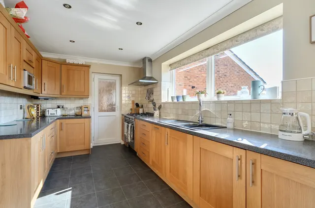 Barnes Close, West Wellow, SO51, photo 3