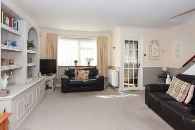 Photo 2 — Burns Drive, Hemel Hempstead, Hertfordshire, HP2 7NR