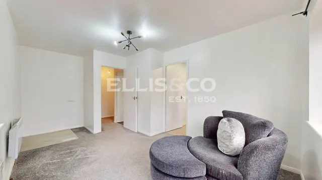 Caroline Close, West Drayton, UB7, photo 3