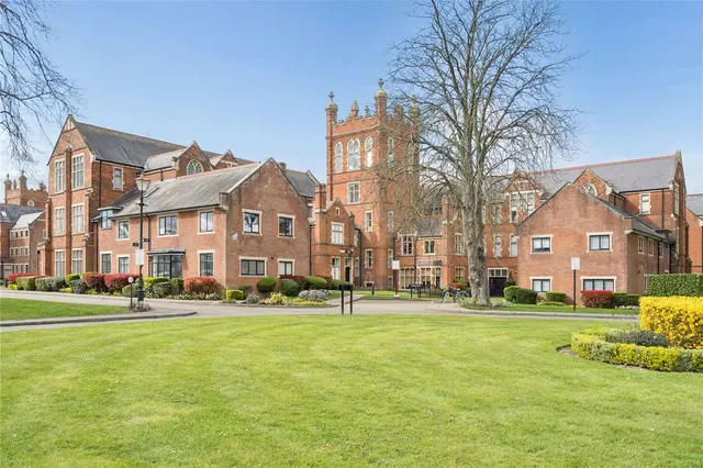 King Edward Place, Bushey, Hertfordshire, WD23 2RH, photo 1