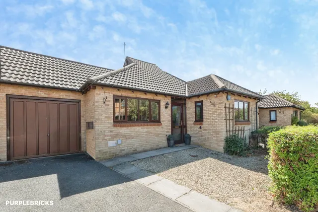 Selby Grove, Shenley Church End, MK5, photo 1