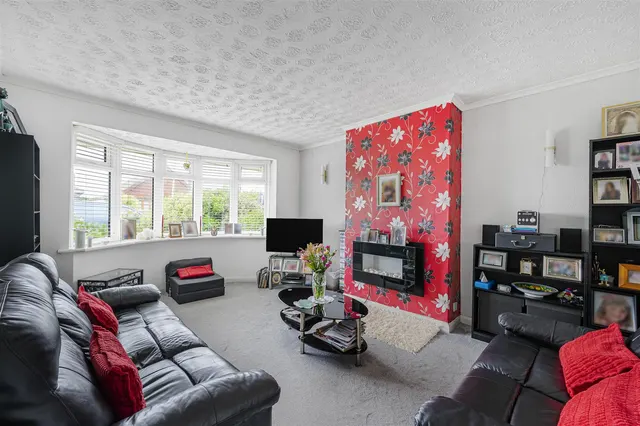 Friars Avenue, Peacehaven, photo 2