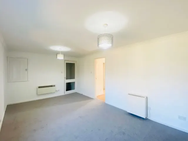 Elmore Court, Rugeley, WS15, photo 3