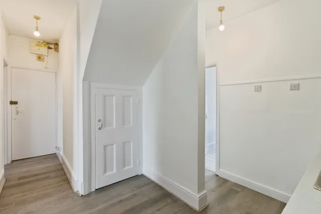 2 bedroom flat, Hare Street, London, SE18