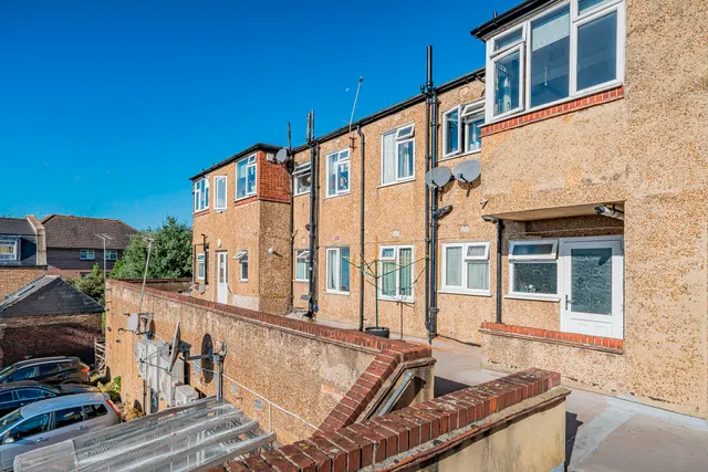 London Road, Isleworth, photo 1