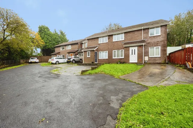 St Nicholas Close, Swansea, SA5, photo 2