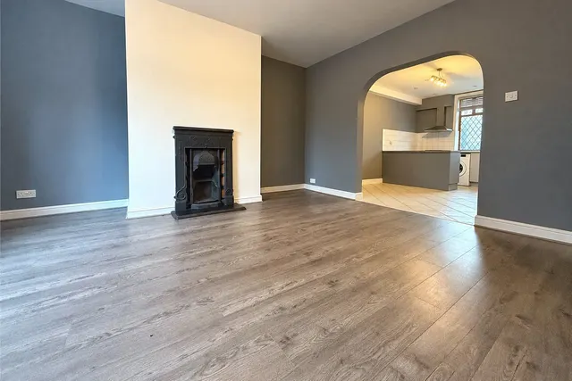 Oldham Road, Buersil, OL16, photo 1