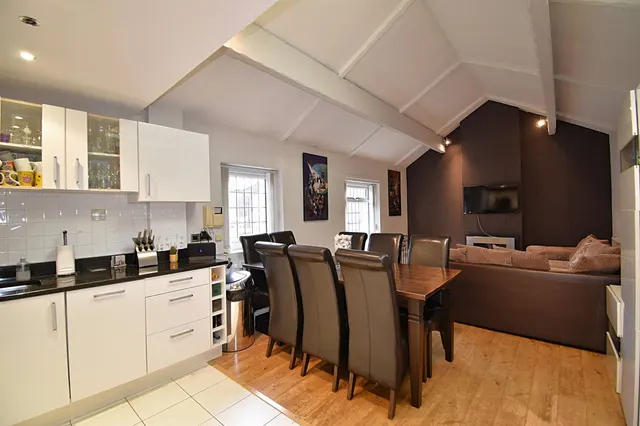 Tyler Mews, Alderley Edge, photo 2
