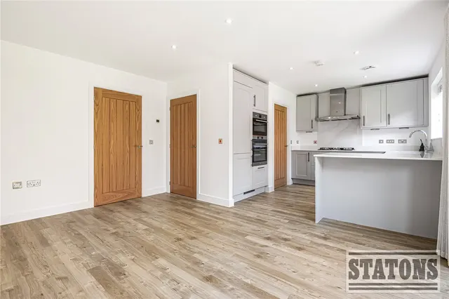 Photo 3 — King George's Vale, Coronation Avenue, Cuffley, Potters Bar, EN6 4FH