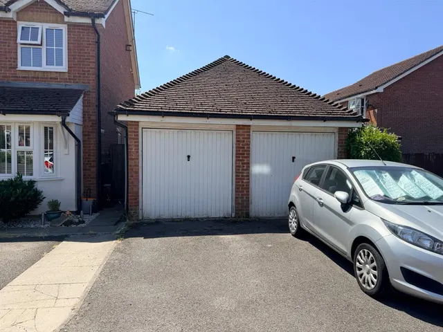 Photo 2 — Ropeland Way, Horsham, West Sussex RH12 5NY