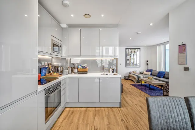 West Gate, W5, photo 3