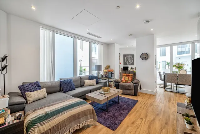 West Gate, W5, photo 2