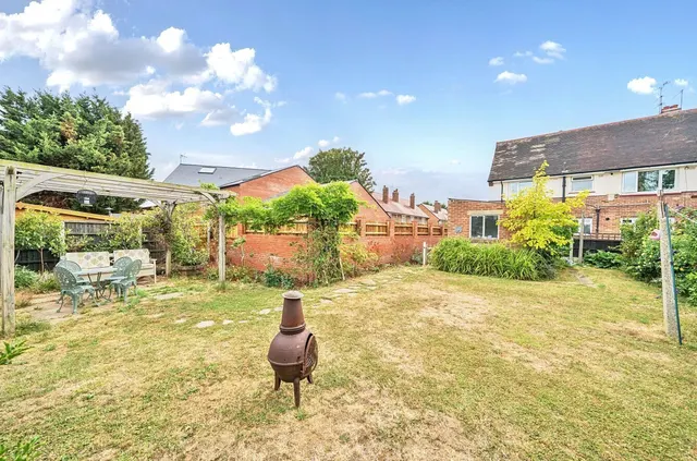 Photo 2 — Mawney Close, Romford, RM7