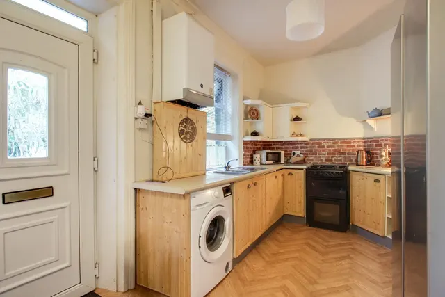 Rose Terrace, Delph Hill, HX2, photo 2