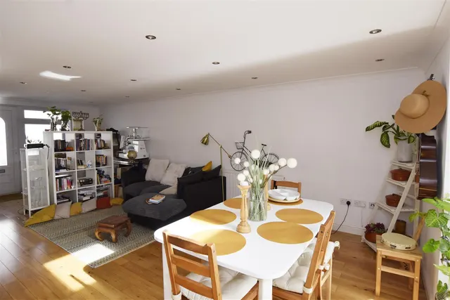 Mostyn Avenue, Wembley, HA9, photo 3