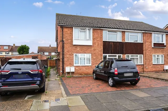 Conway Drive, Ashford, TW15, photo 1