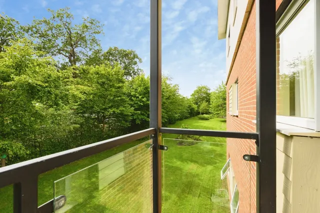 Park View Road, Leatherhead, KT22, photo 3