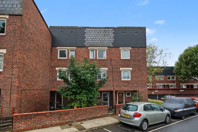 Yorkshire Close, London, N16, photo 1