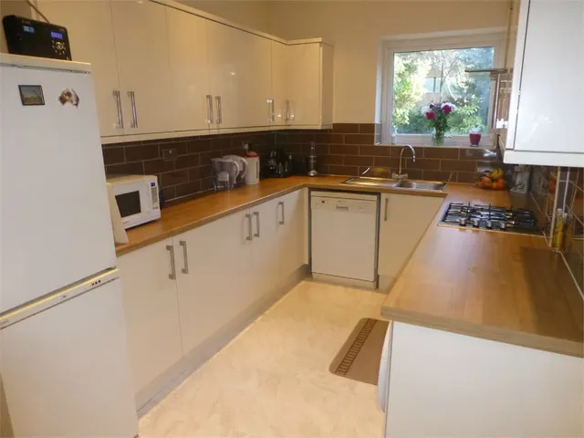 Ruislip Road East, London, W7, photo 1