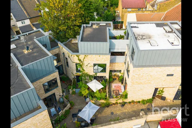 Duchess Drive, London, E13, photo 1