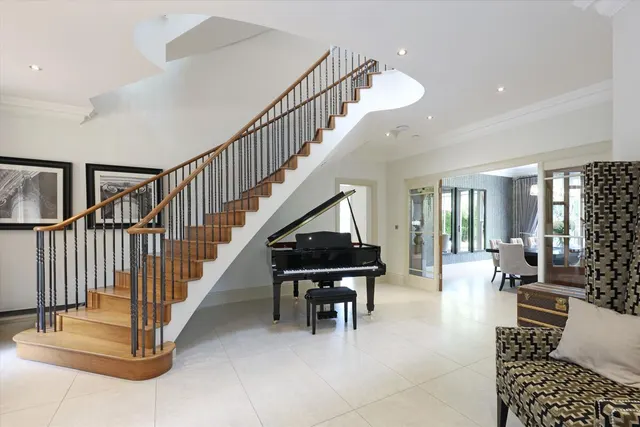 Abbots Drive, Wentworth, GU25, photo 3