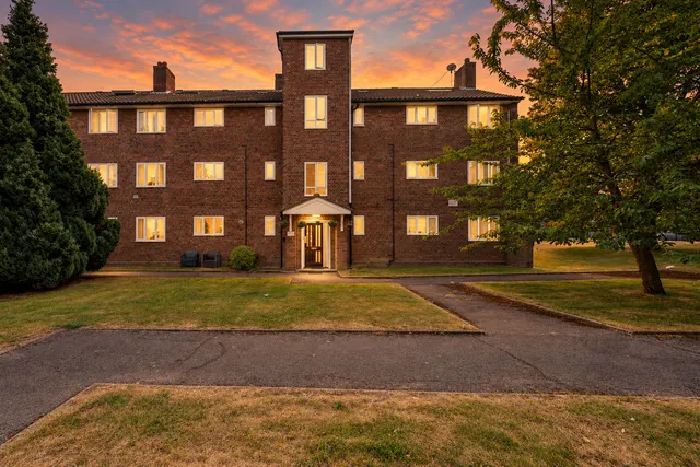 Morden, SM4, photo 2