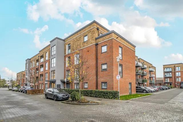 Arla Place, Ruislip, HA4, photo 1
