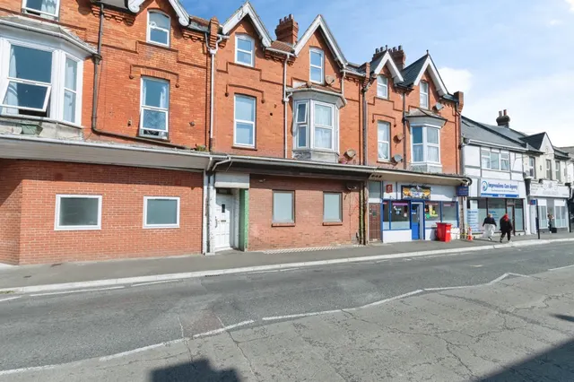 Holdenhurst Road, Bournemouth, photo 1