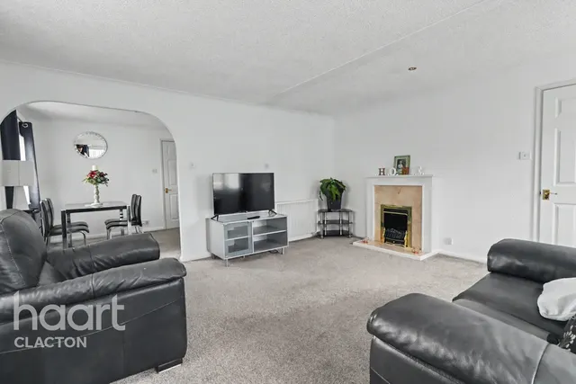 St Osyth Road East, Clacton-On-Sea, CO16, photo 3