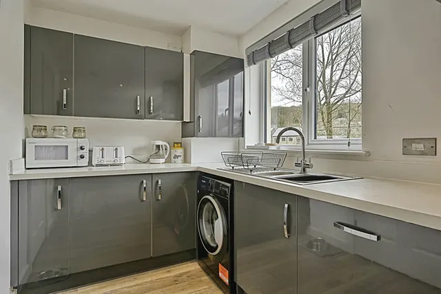 Bakestones Avenue, Oldham, OL3, photo 2