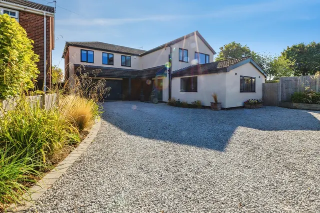 The Chalfonts, Branston, LN4, photo 1