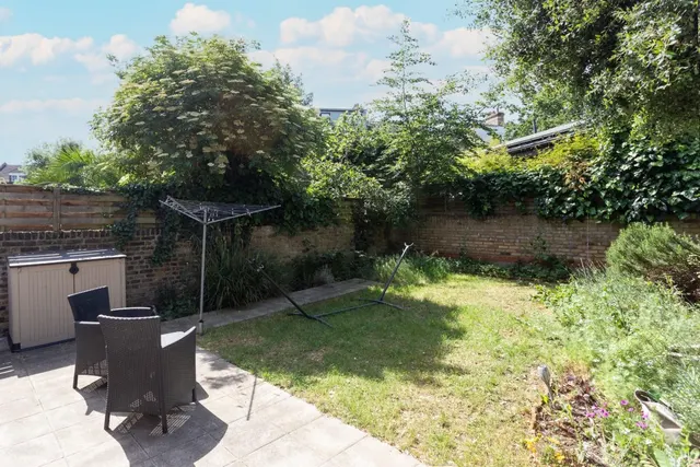 Photo 2 — Alexandra Grove London, N4