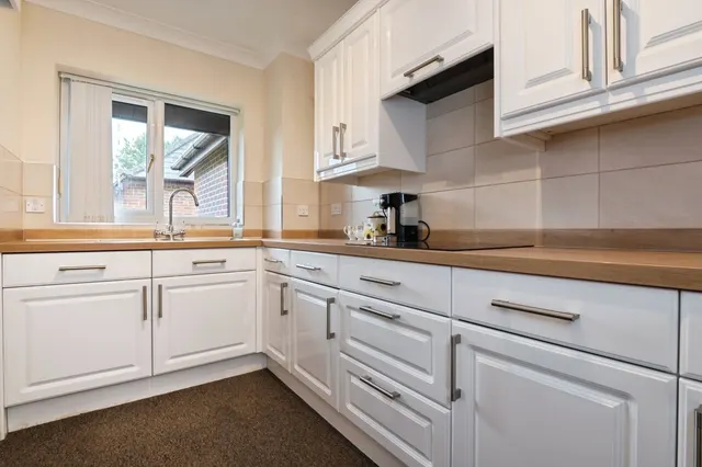 Old Parsonage Court, Otterbourne, SO21, photo 2