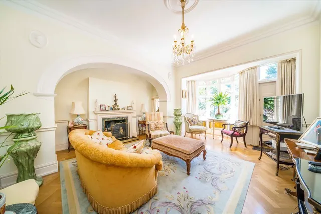 Queen Annes Gardens, W4, photo 2