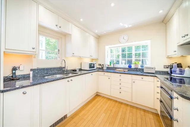 Queen Annes Gardens, W4, photo 3
