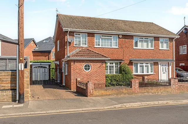 Fern Road, Farncombe, GU7, photo 1
