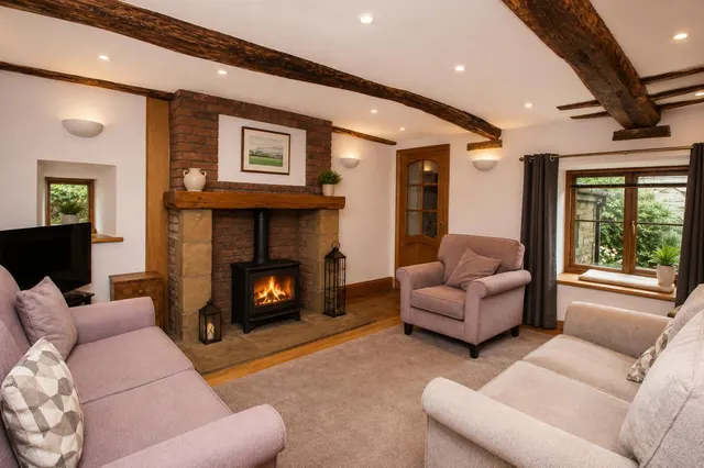 O'Er The Bridge, Hoddlesden, BB3, photo 1