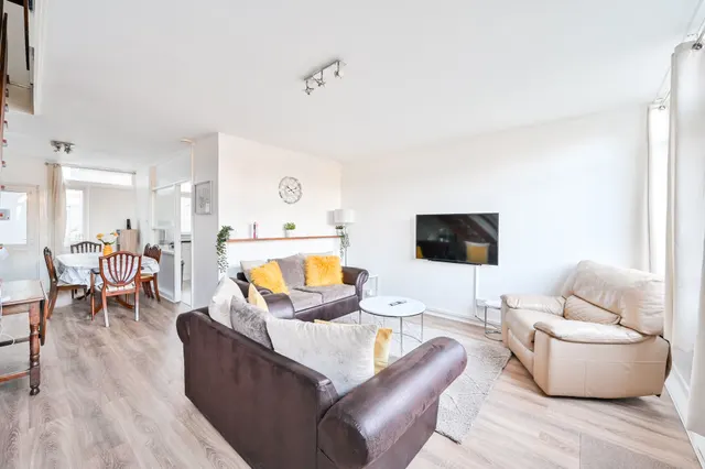 11 Hazel Close, London, photo 1