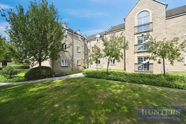 Pennythorne Drive, Yeadon, photo 1