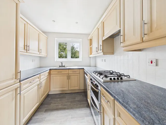 Finkle Court, Gildersome, LS27, photo 3