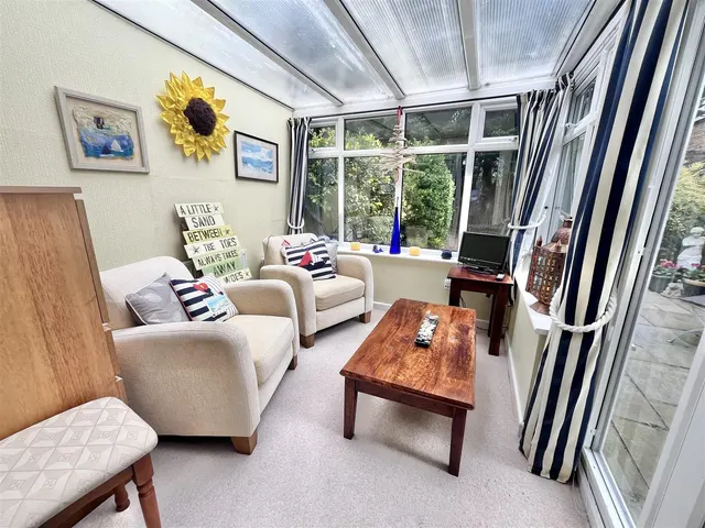 Chestnut Close, Wilmslow, SK9, photo 3