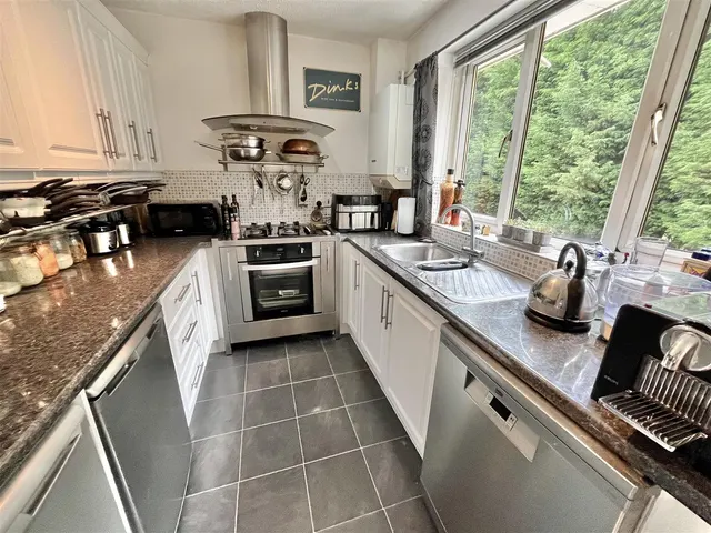 Chestnut Close, Wilmslow, SK9, photo 2