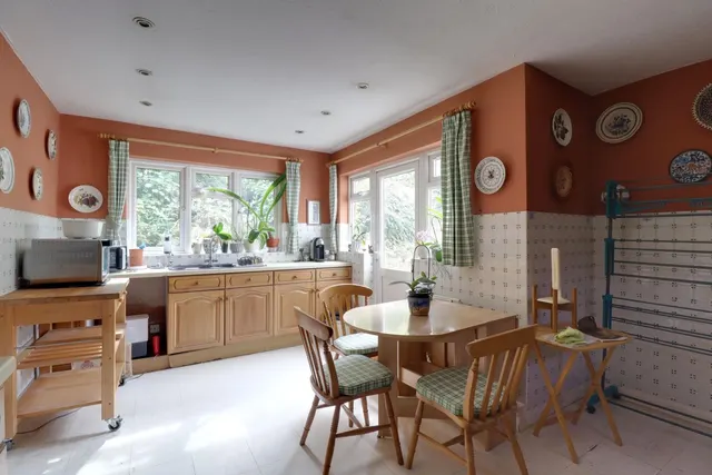 Fairdene Road, CR5, photo 3