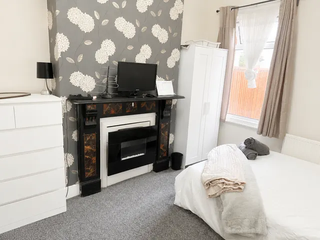 Photo 2 — Brook Road, Thornton Heath