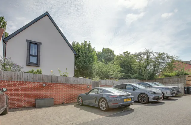 Dunmow, CM6, photo 1