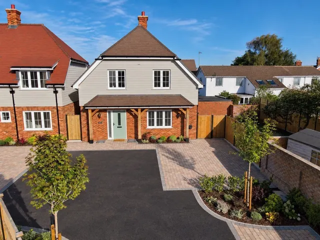 Highfield Road, Ringwood, BH24, photo 1